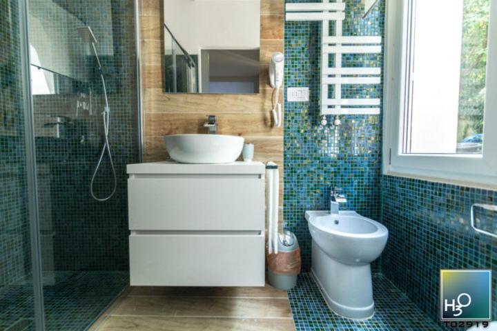 H3O Lago Di Garda เดเซนซาโนเดลการ์ดา ห้อง รูปภาพ